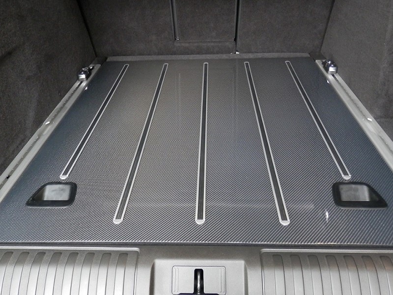 Carbon floor for luggage space